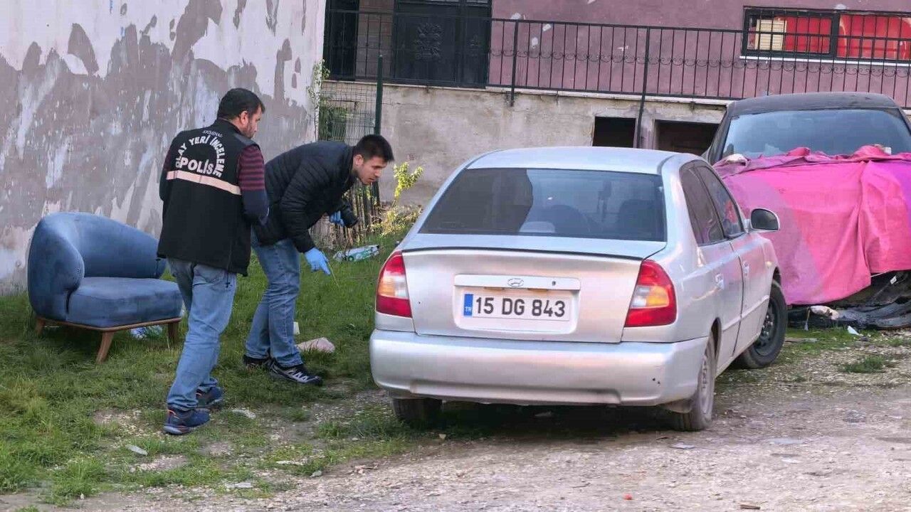 İnegöl'de emanet otomobil kurşunlandı