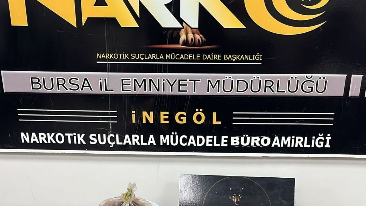 İnegöl'de ev baskınında yaklaşık 2 kilogram uyuşturucu ele geçirildi