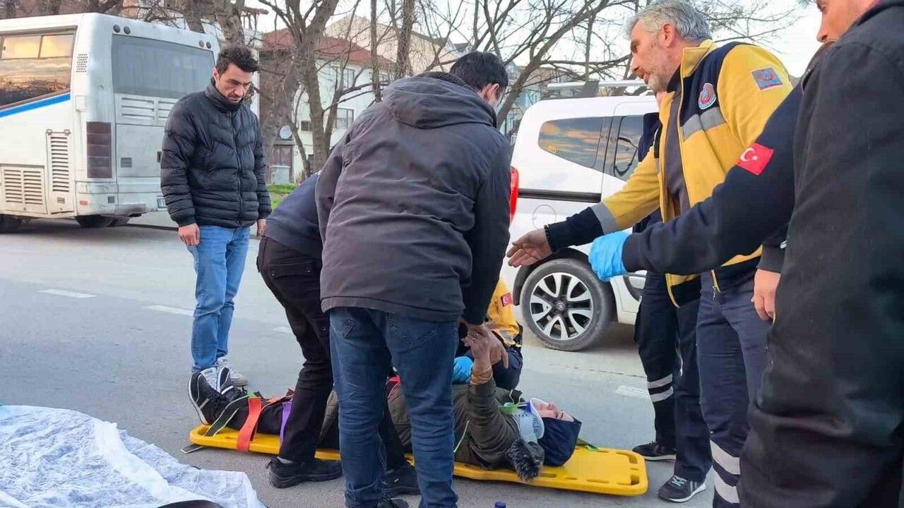 İnegöl'de iki motosiklet çarpıştı, 4 kişi yaralandı