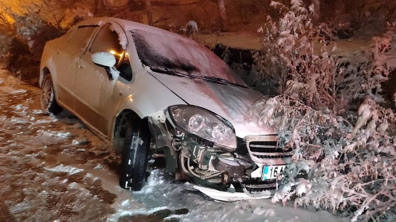 İnegöl'de kaygan zemin kazası: 3'ü çocuk 7 yaralı