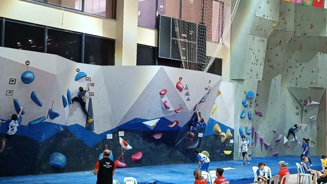 İnegöl'ün tırmanışçıları Isparta'dan madalyayla döndü