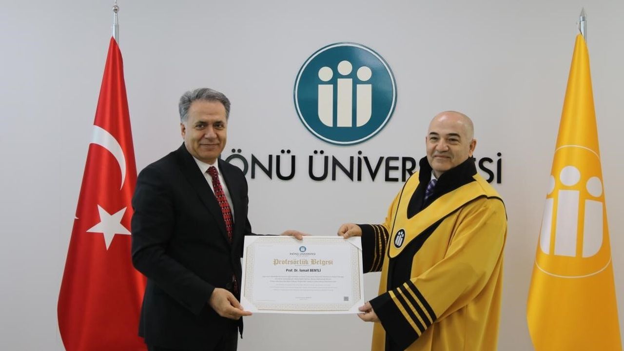 İnönü Üniversitesi'nde cübbe giydirme töreni: yeni atanan akademisyenlere cübbeleri verildi