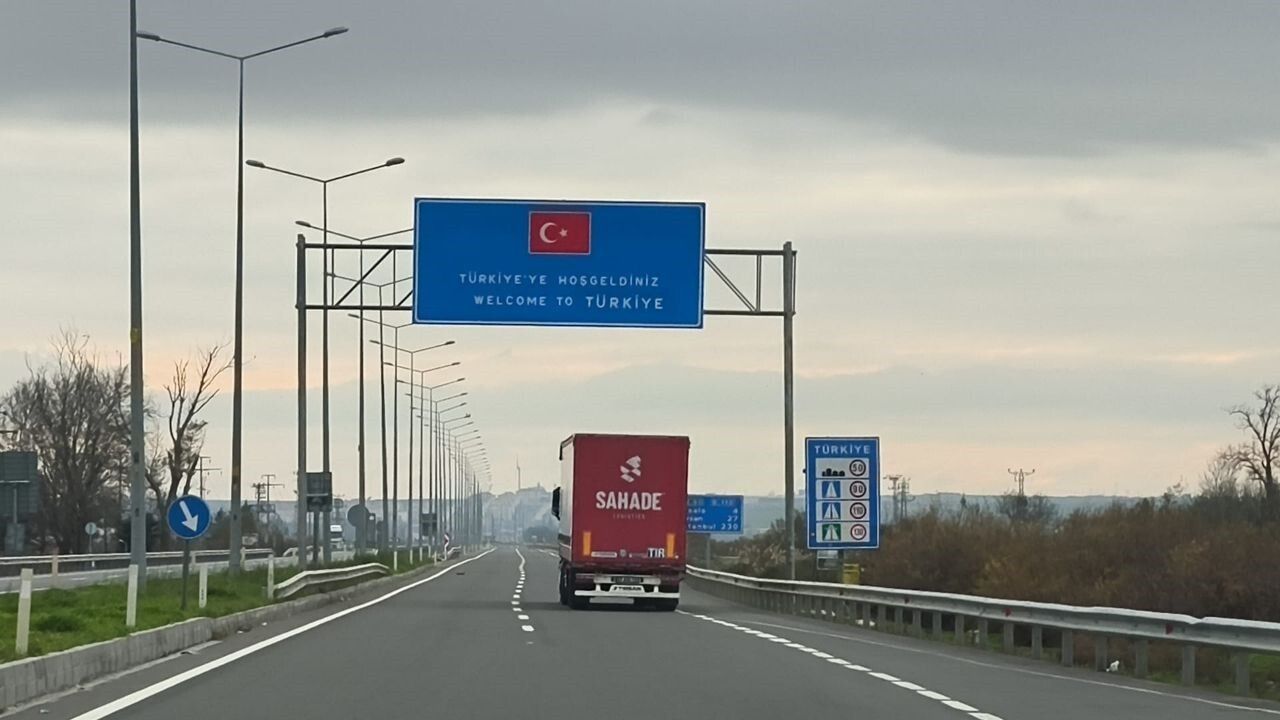 İpsala Sınır Kapısı’nda 7 gün sonra kademeli geçişler yeniden başladı