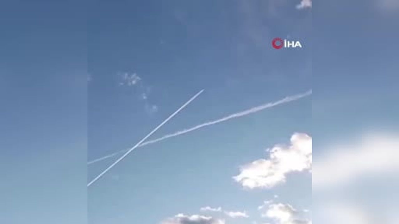 İran Devrim Muhafızları birçok kentte füze tatbikatı gerçekleştirdi