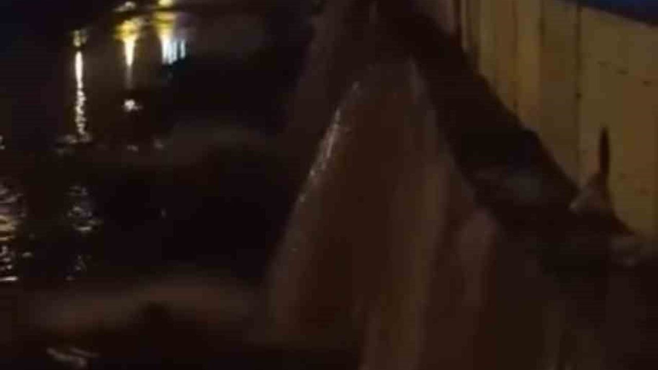 İskenderun'da ana su hattında patlama: su metrelerce fışkırdı