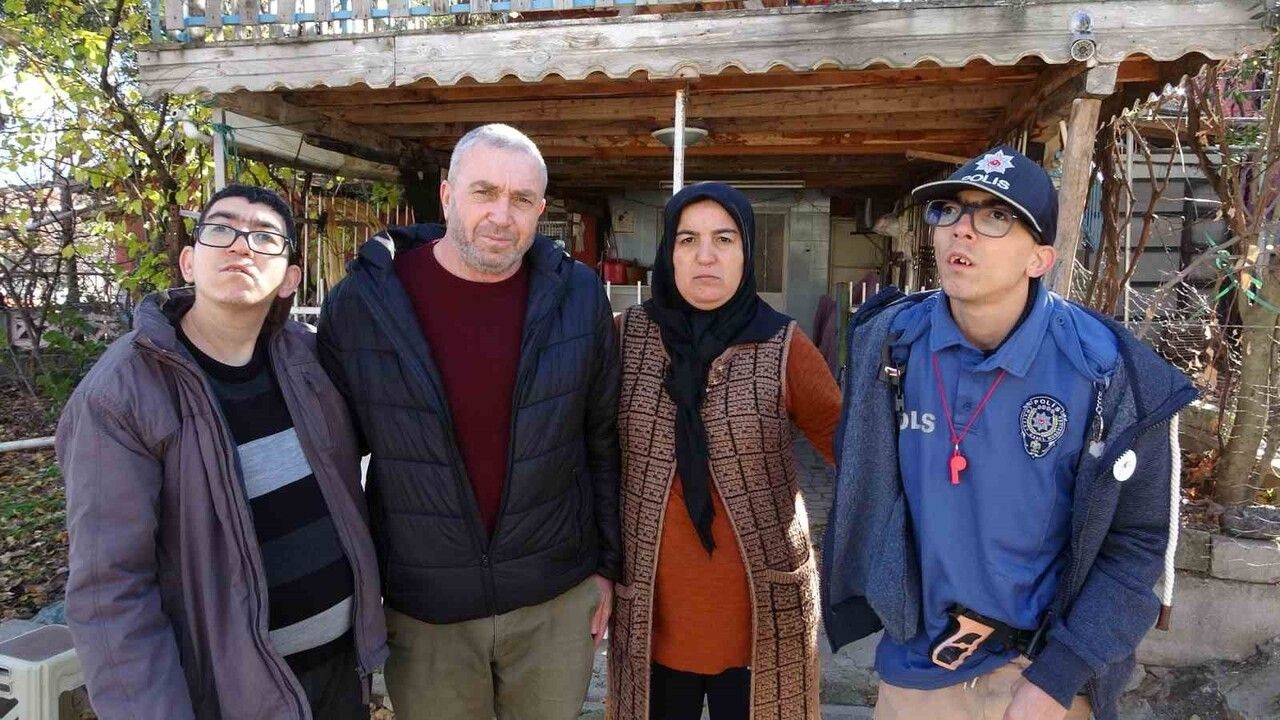 Isparta’da engelli çocukları için ev yaptırmak isteyen babanın müteahhit iddiası