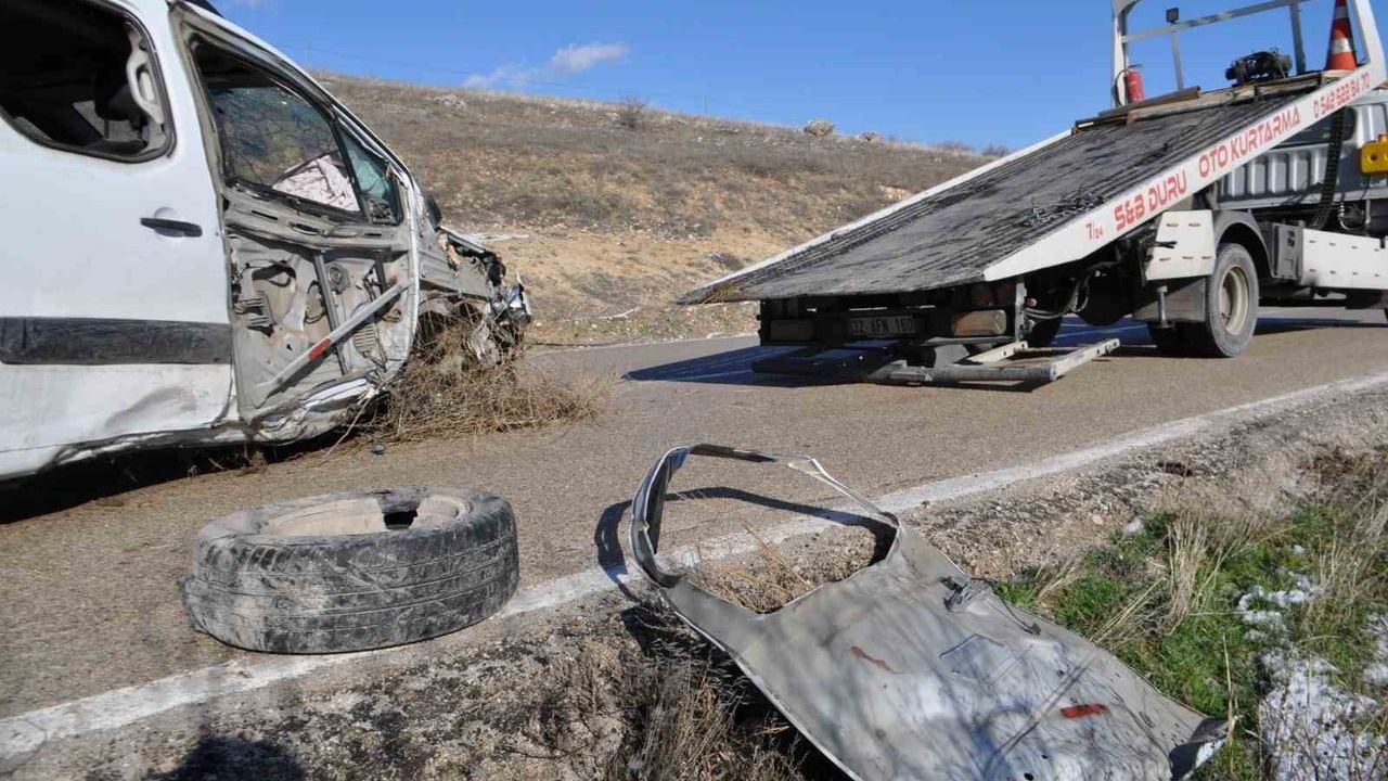 Isparta'da gizli buzlanma kazası: 4 yaralı