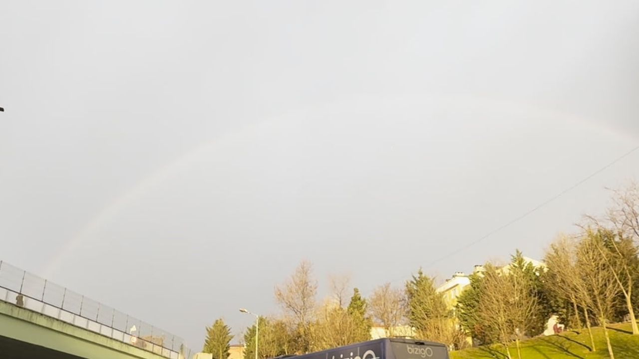 İstanbul'da Akşam Gökkuşağı Sürprizi