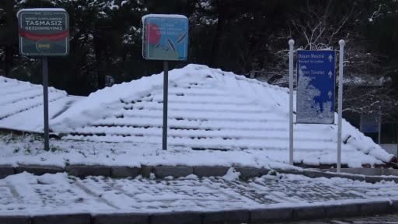 İstanbul'da beklenen kar yağışı: Çamlıca beyaza büründü