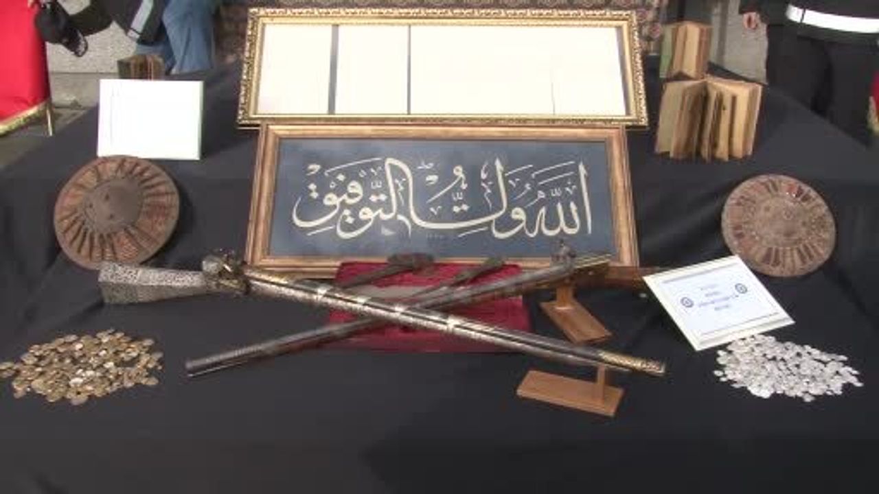 İstanbul'da kaçakçılık operasyonları: 15 gözaltı, binlerce eser ele geçirildi