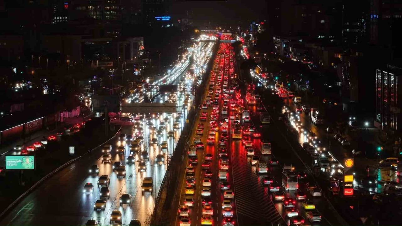 İstanbul'da trafik yüzde 90'a çıktı: Yağmur ve mesai çıkışı etkili