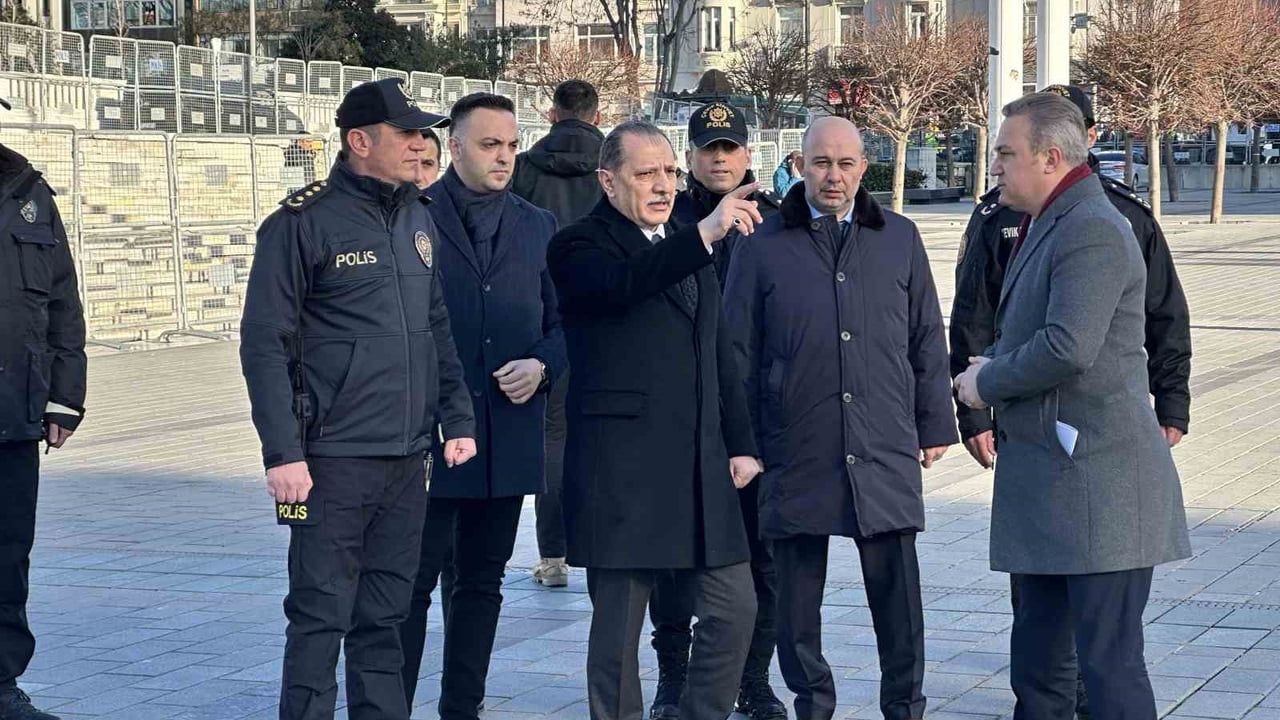 İstanbul Emniyet Müdürü Selami Yıldız, Taksim'de Yılbaşı Tedbirlerini İnceledi