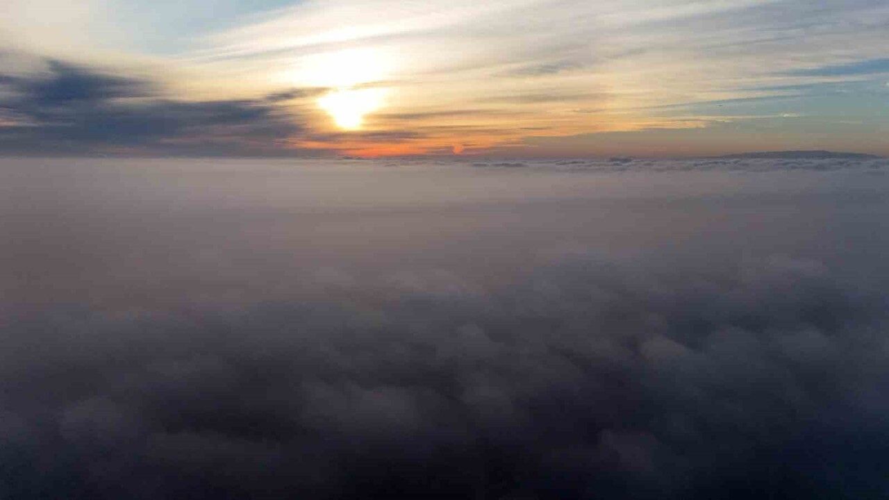 İstanbul sis deniziyle kartpostallık manzaralar sundu