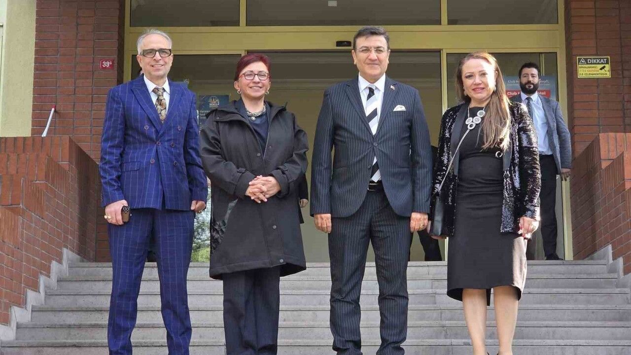 İstanbul Yeni Yüzyıl Üniversitesi 2’nci World Bridges Zirvesi'nde küresel sağlık diplomasisi iş birliği