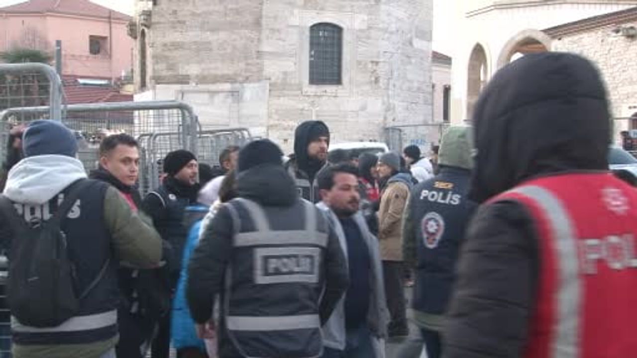 İstiklal Caddesi'nde girişte sıkı güvenlik önlemleri