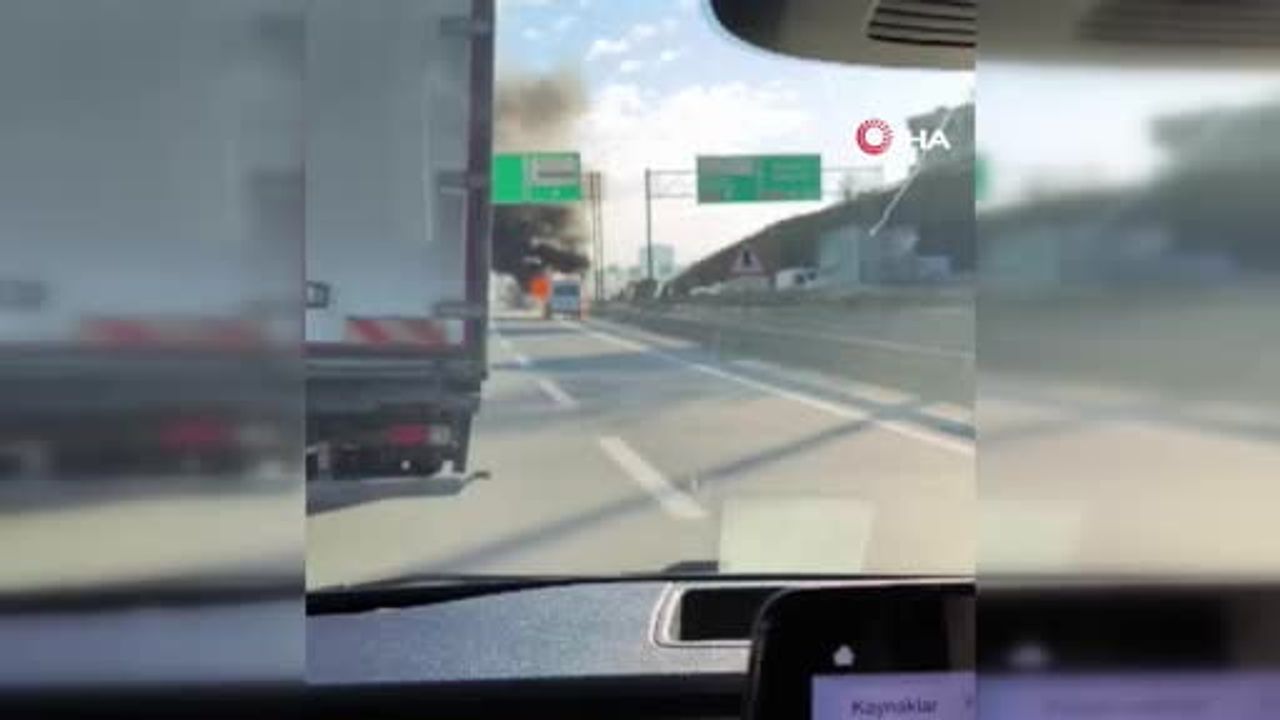 İSTOÇ mevkiinde araç yangını — Bağcılar TEM Otoyolu