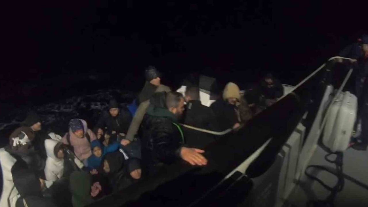 İzmir açıklarında 58 düzensiz göçmen yakalandı ve kurtarıldı