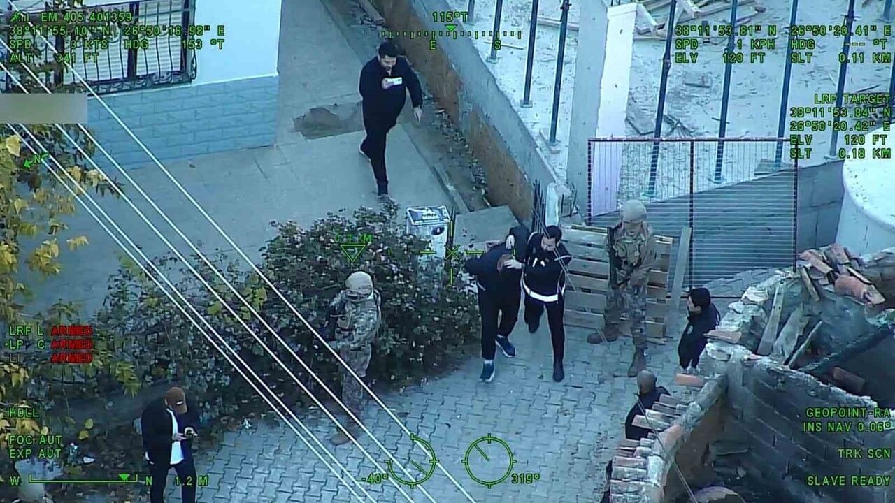 İzmir'de helikopter destekli sosyal medya operasyonu: 30 gözaltı