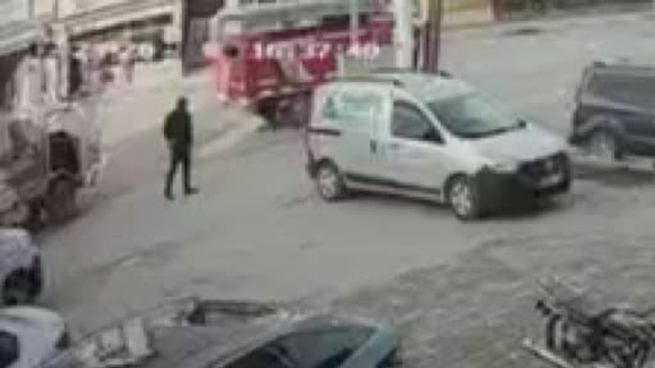 İzmir’de kaza: 17 yaşındaki lise öğrencisi ağır yaralandı