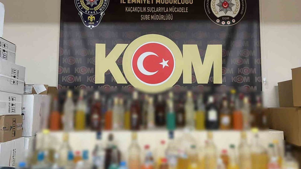 İzmir'de yılbaşı öncesi büyük kaçak içki operasyonu: 3,5 ton etil alkol ele geçirildi
