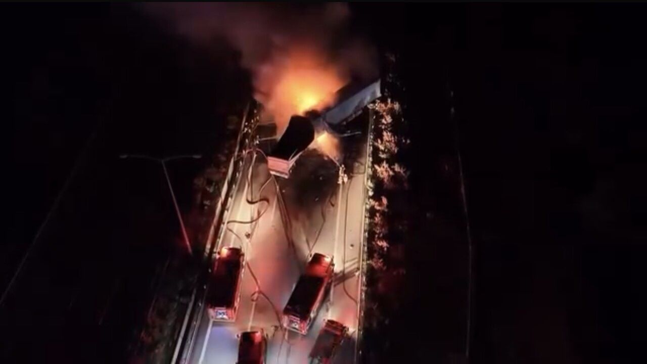 İzmir-İstanbul Otoyolu'nda iki tır çarpıştı, yangın çıktı