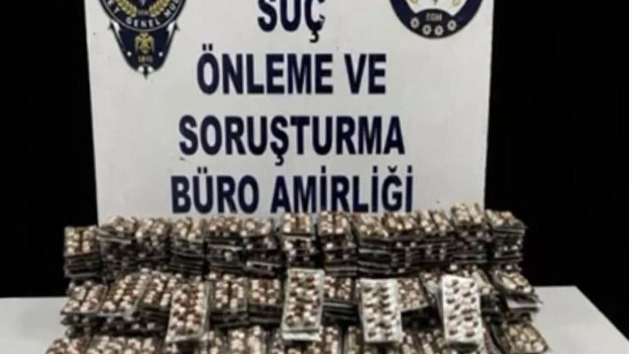 İzmir Menderes’te bahçeye gömülü 9 bin 132 uyuşturucu hap ele geçirildi