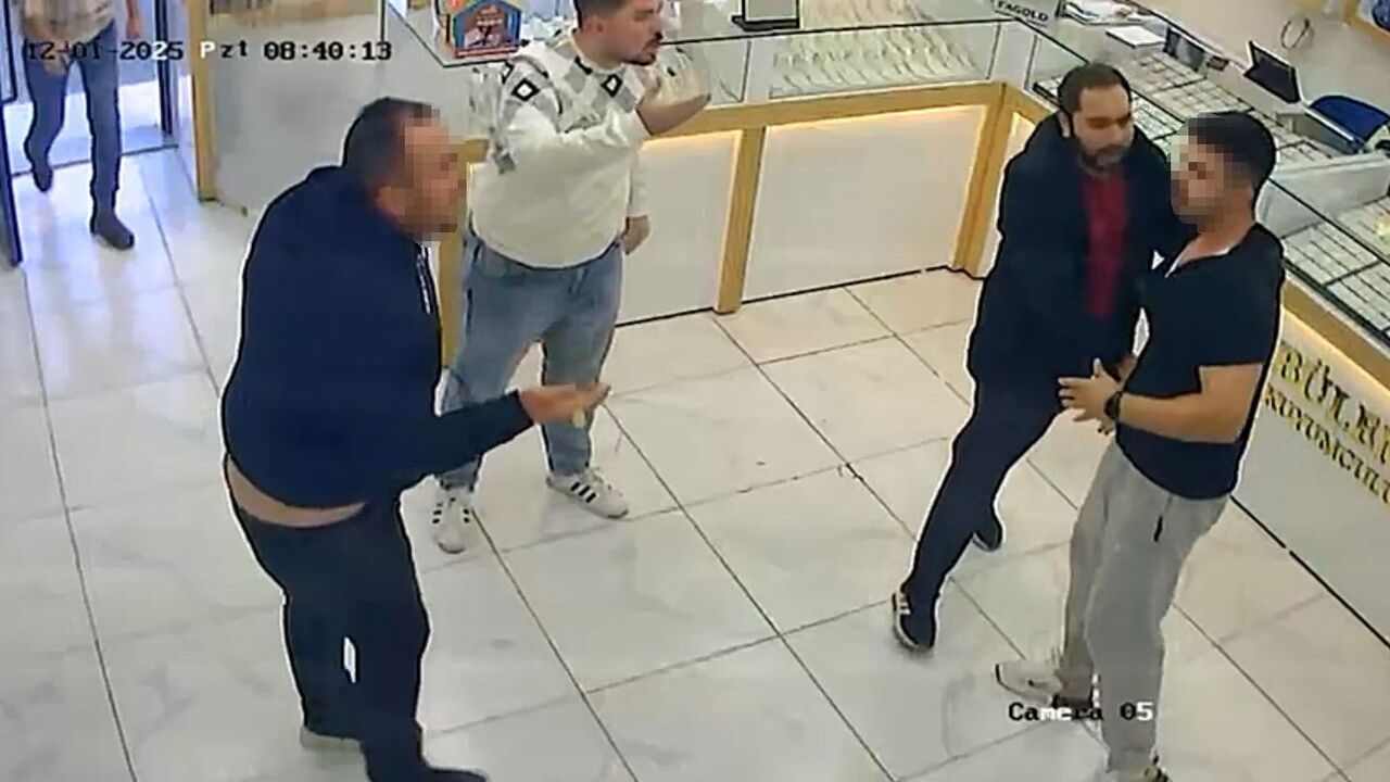 İzmir Menderes'te müşteri kavgası kuyumcu çatışmasına dönüştü