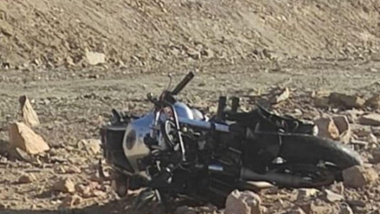 İzmirli motosiklet sürücüsü Demirci yolunda yaşamını yitirdi