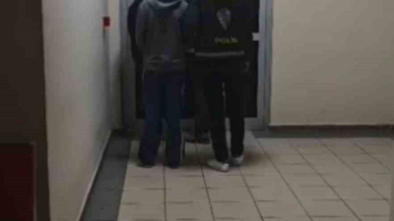 İzmit'te duvarlara yasa dışı bahis reklamı yazan 2 şüpheli yakalandı