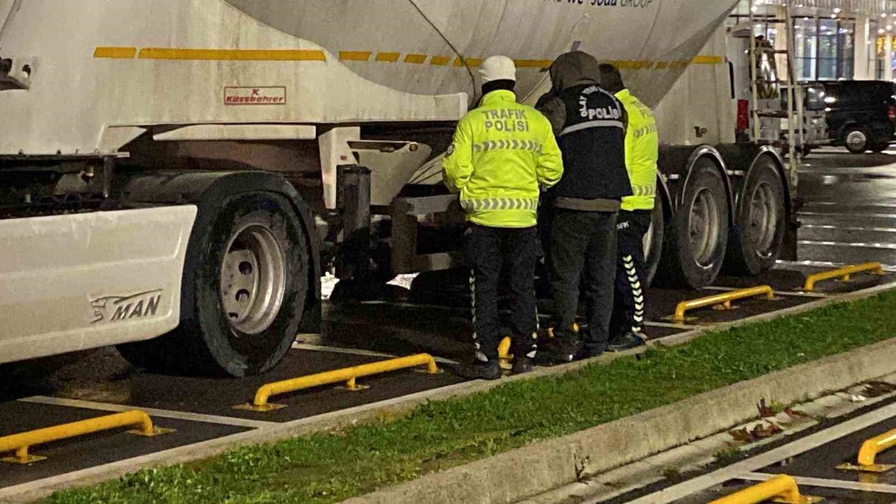 İzmit’te tırın çarptığı iddia edilen yaya hayatını kaybetti, sürücü çarpmayı reddetti