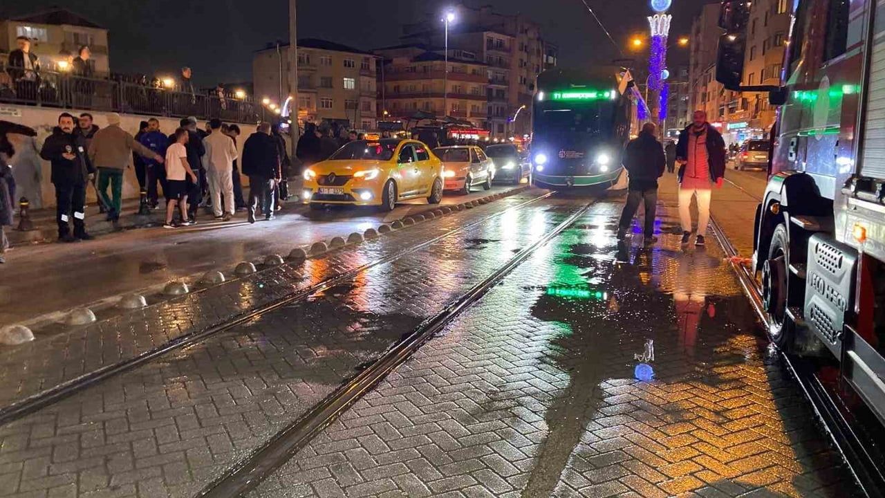 İzmit'te Tramvay Kazası: 71 Yaşındaki Nazlı Çorak Yaşamını Yitirdi