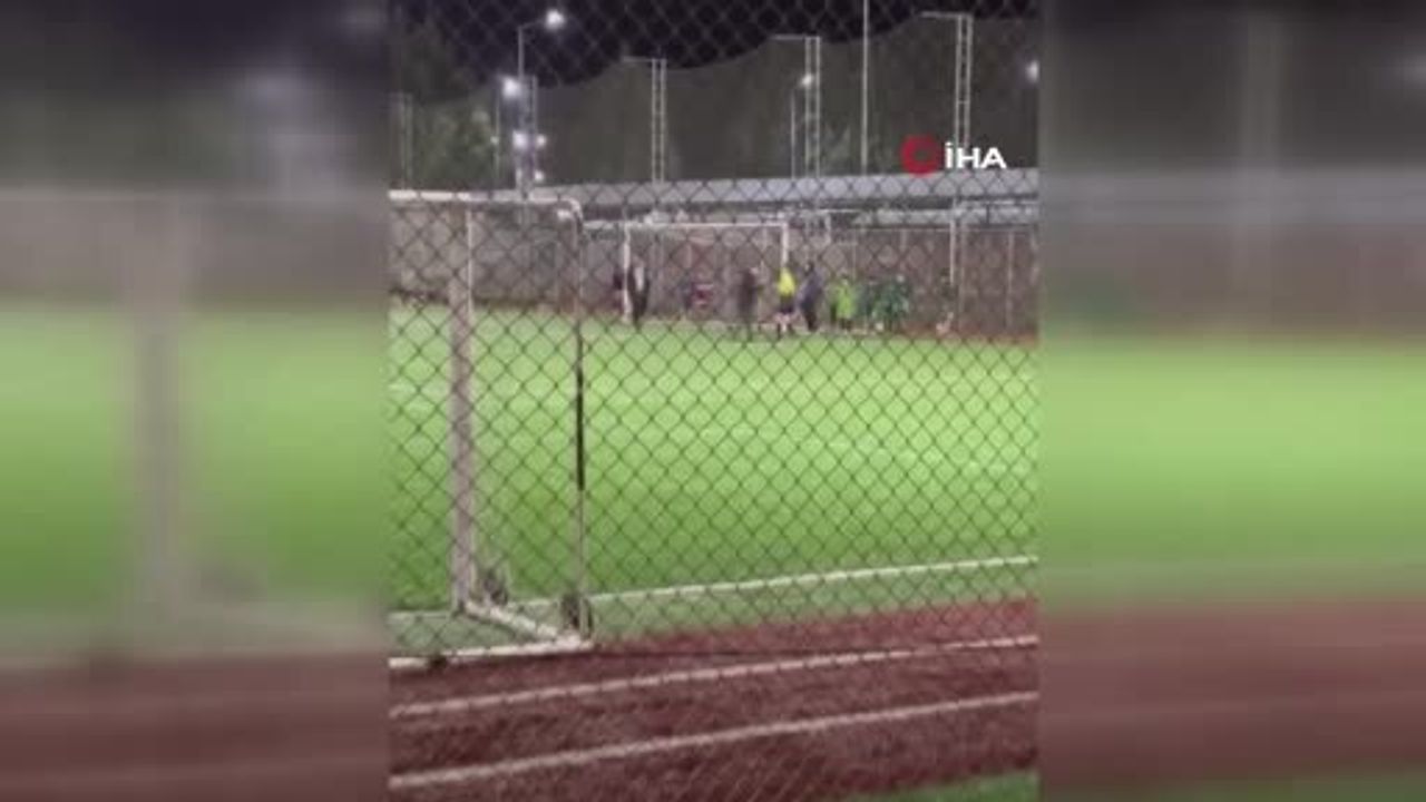 İzmit'te U12 maçında kadın aday hakeme fiziksel şiddet