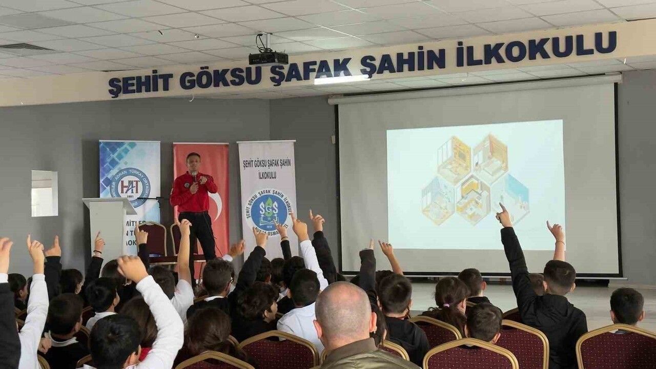 JAK timlerinden öğrencilere deprem farkındalığı eğitimi