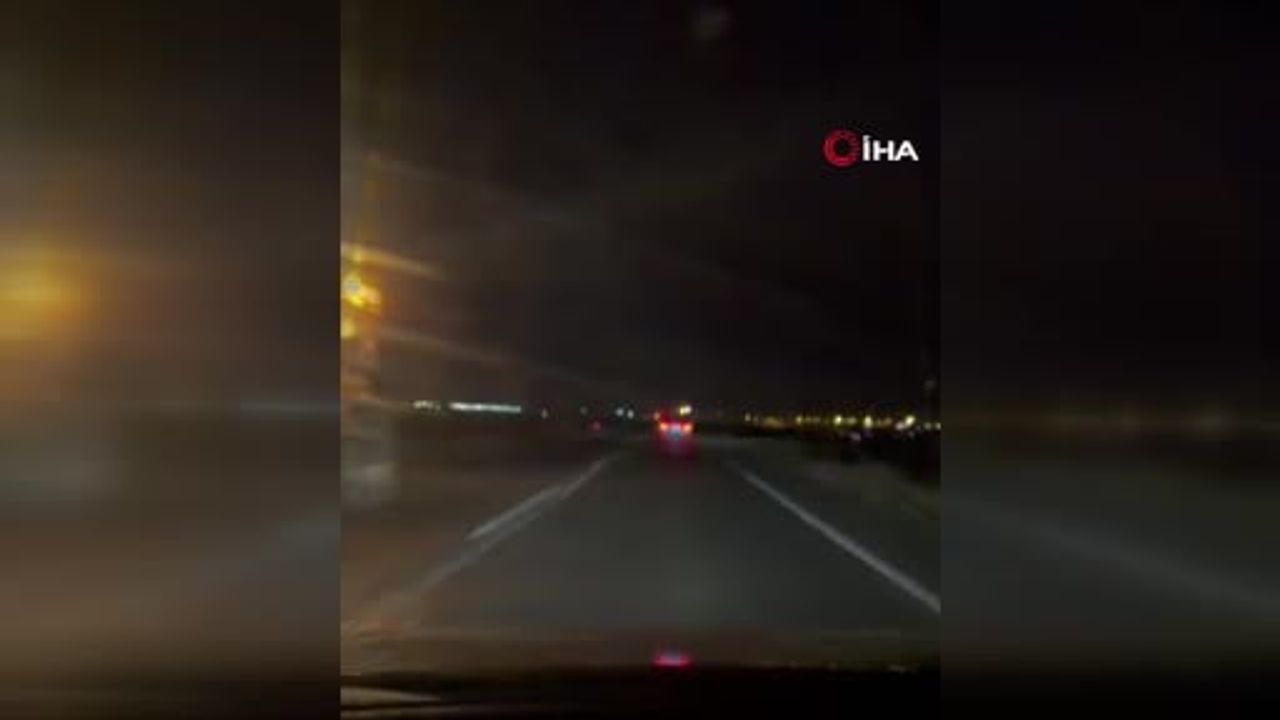 Jandarmadan kaçan motosiklet sürücüsü ters yöne girip çarpıştı: 2 yaralı