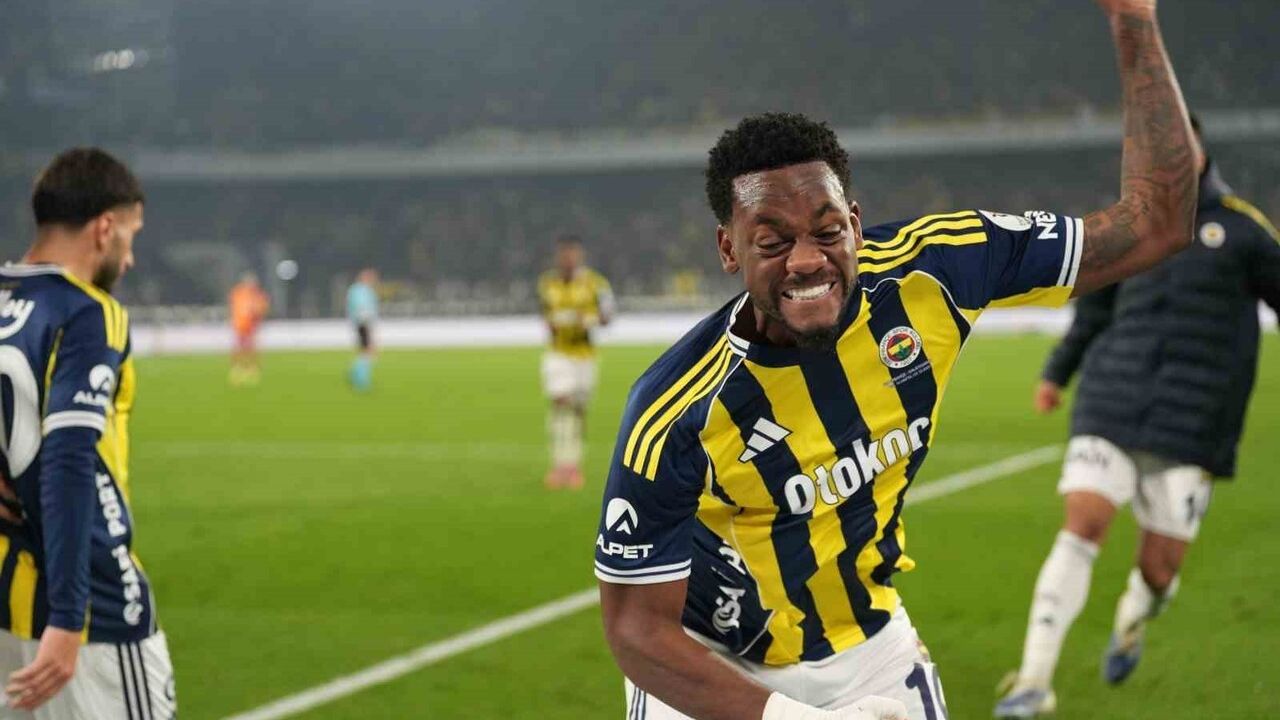 Jhon Duran derbide ikinci golünü attı