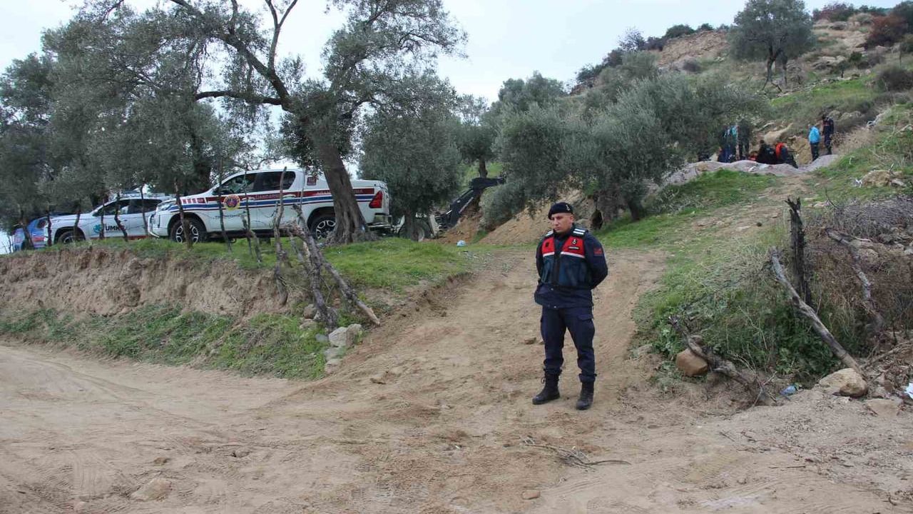 Kaçak kazıda tünelde mahsur kalan kişi için kurtarma çalışması sürüyor