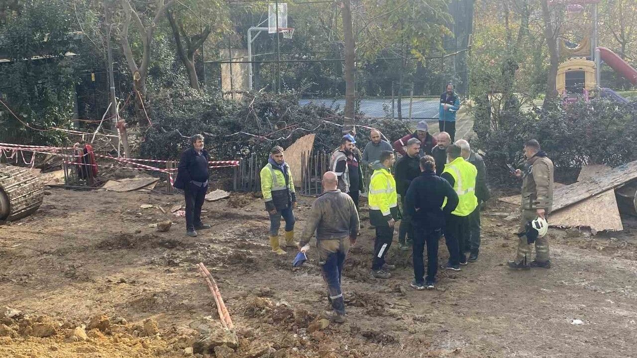 Kadıköy'de şantiyede çukura düşen işçi yaralandı