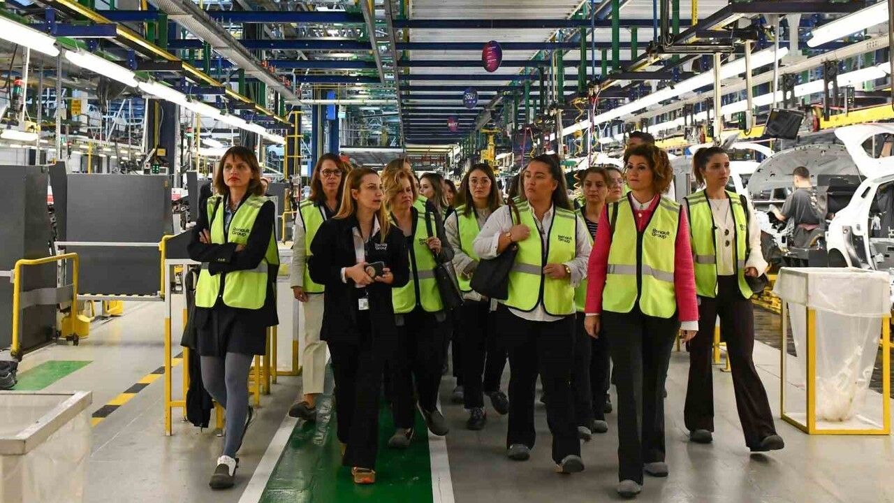 Kadının Güçlenmesi Bursa Platformu üyeleri Oyak Renault’da bir araya geldi