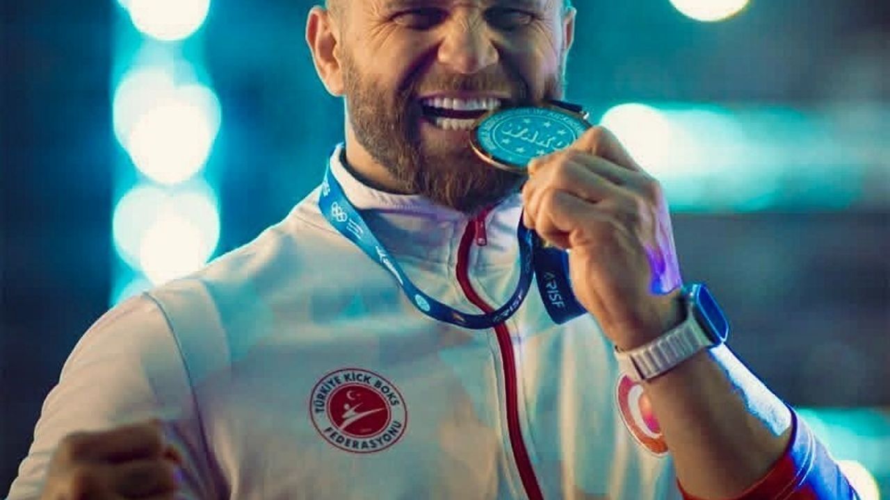 Kadir Yıldırım Abu Dhabi'de art arda ikinci kez WAKO dünya şampiyonu oldu