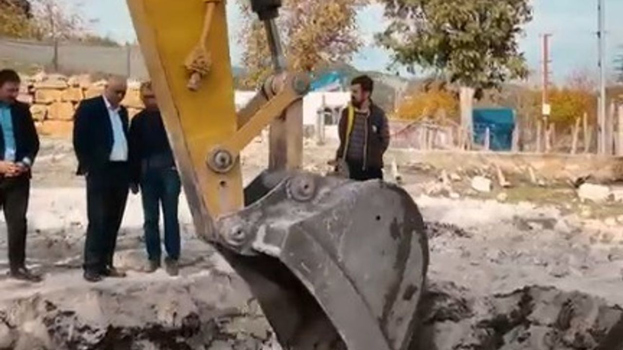 Kahramanmaraş Andırın'da kepçeyle mozaik kazısı dikkat çekti