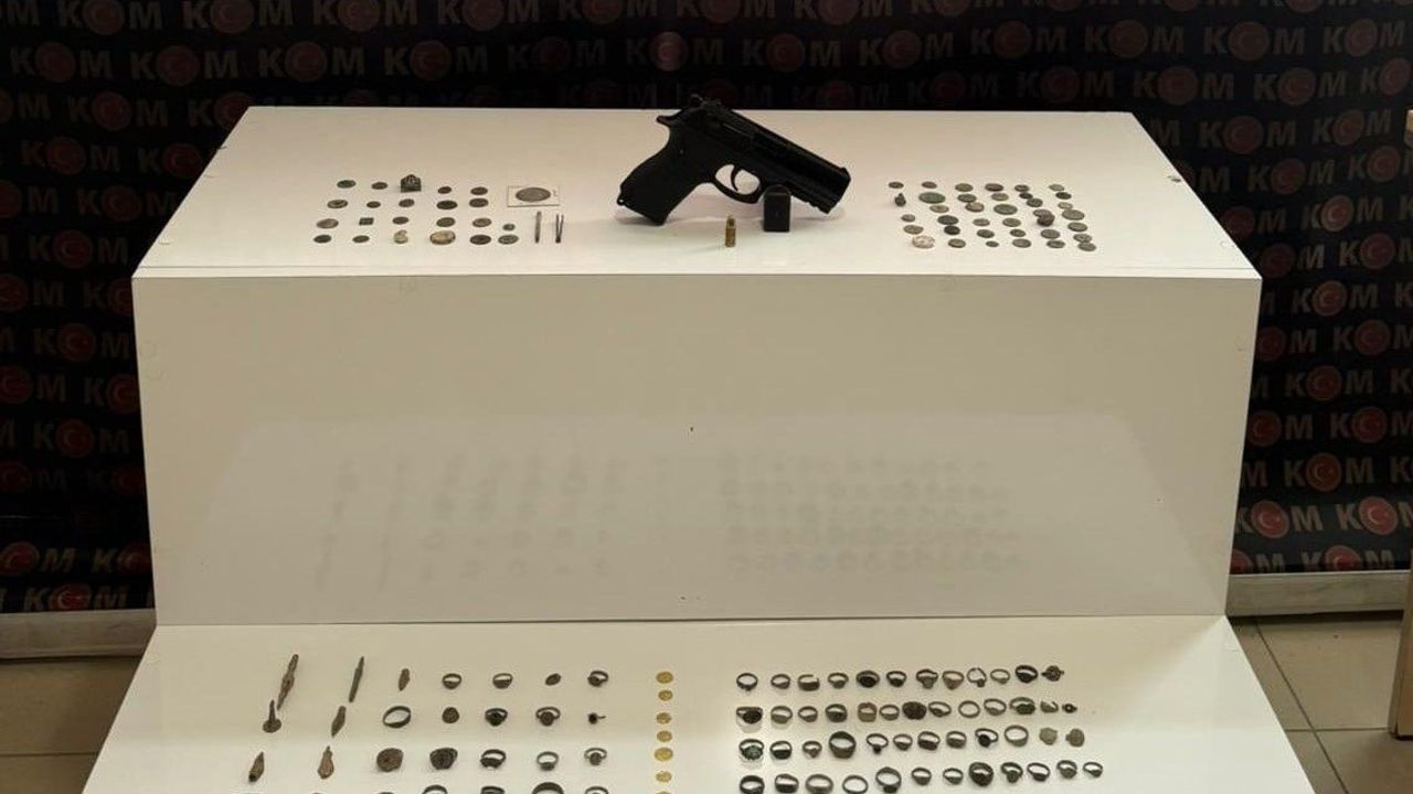 Kahramanmaraş'ta İki Operasyon: Uyuşturucu, Tarihi Eser ve Silah Ele Geçirildi