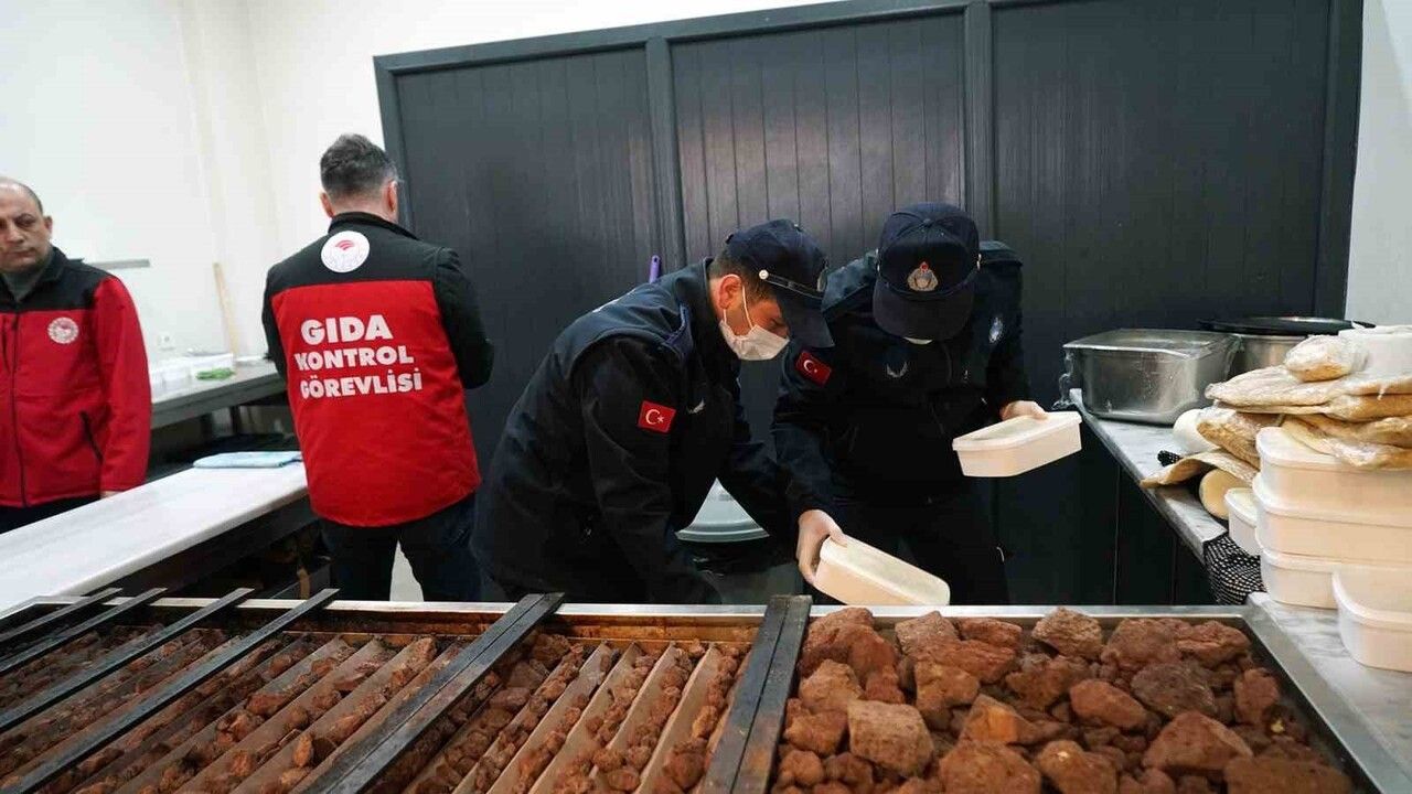 Kahramanmaraş’ta kapsamlı gıda denetimi Uzun Çarşı'da sürdü