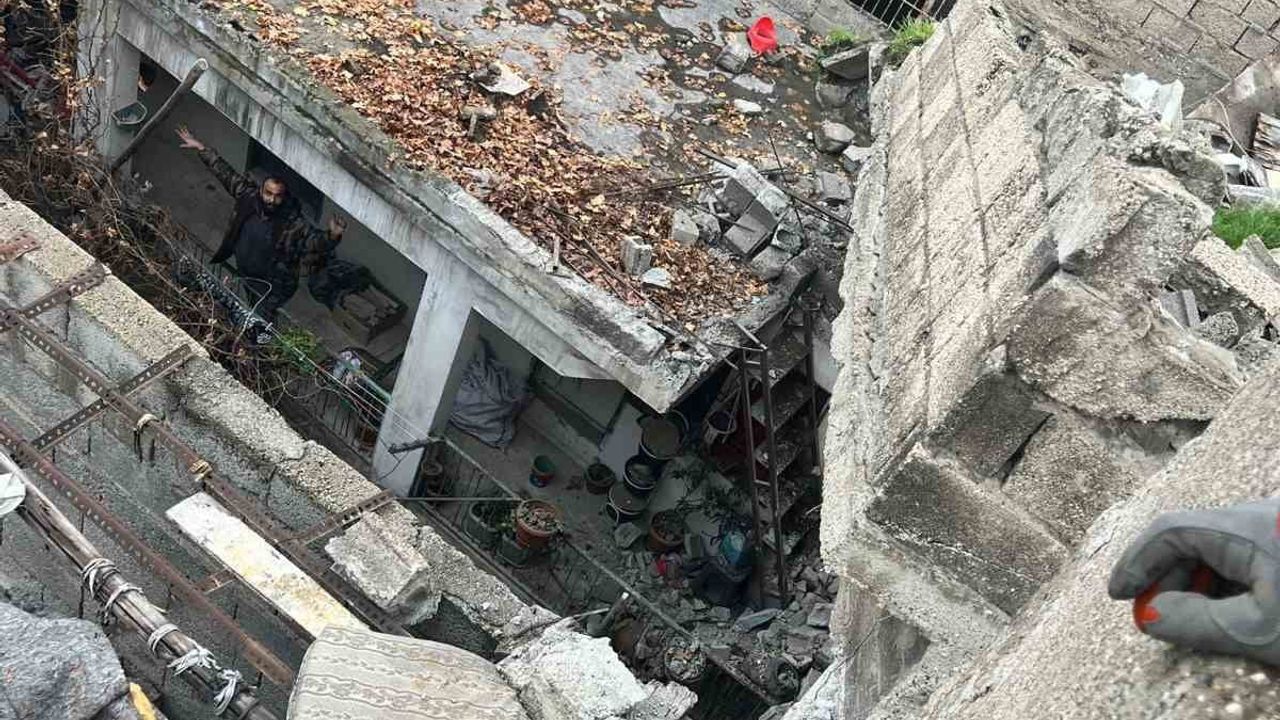 Kahramanmaraş’ta metruk evin bir bölümü çöktü