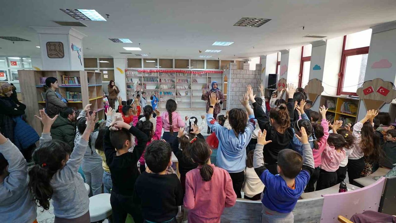 Kahramanmaraş’ta Miniklerle Masal Zamanı