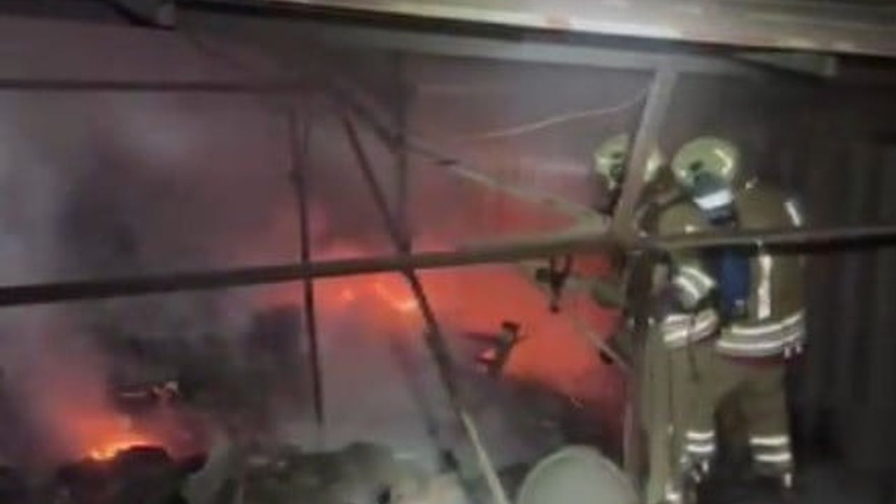 Kahramanmaraş'ta sanayi sitesinde iş yeri yangını söndürüldü