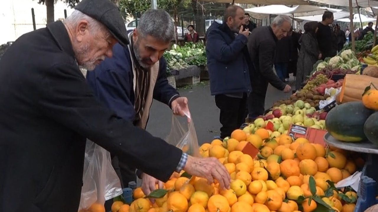 Kahramanmaraş'ta semt pazarlarında kış yoğunluğu ve artan ürün çeşitliliği