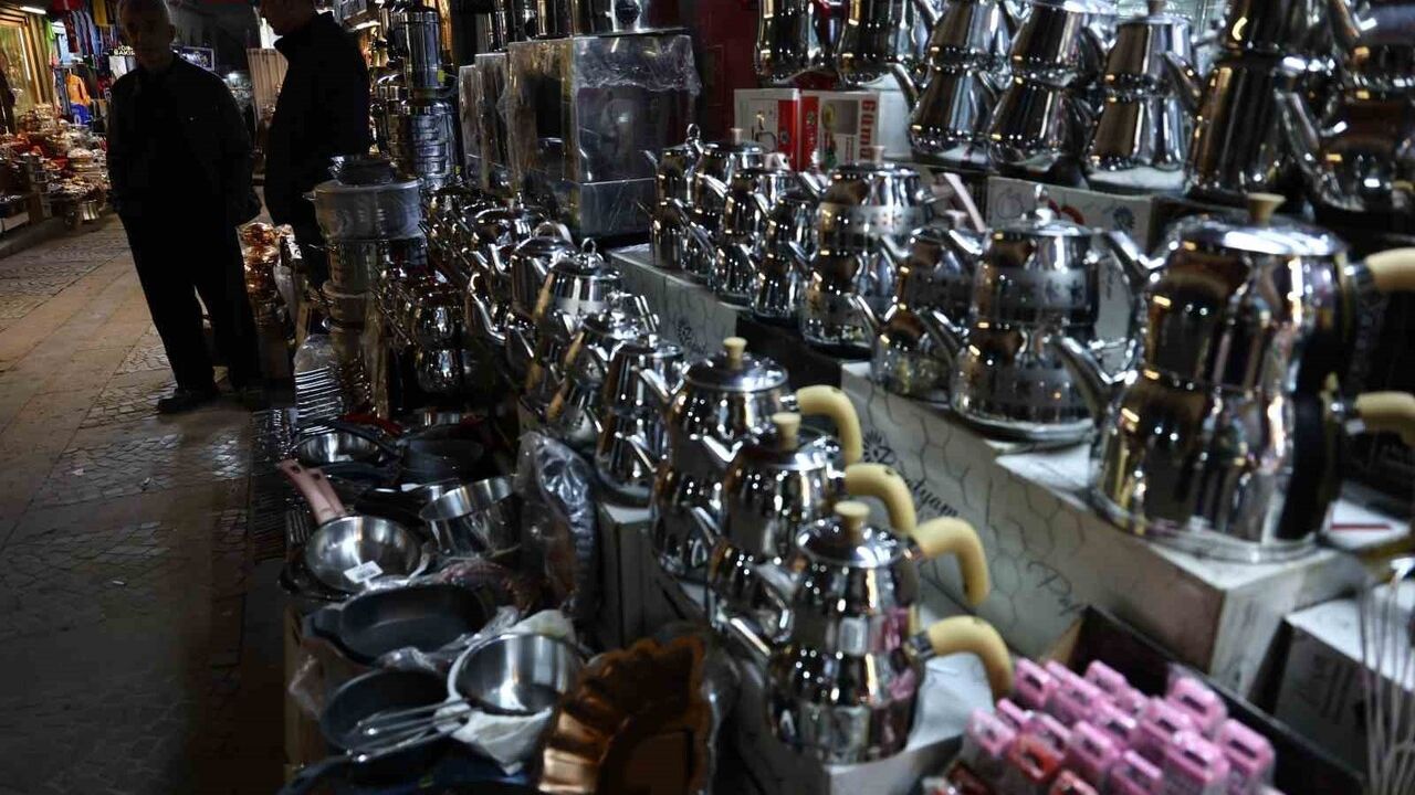 Kahramanmaraş Tarihi Bakırcılar Çarşısı'nda Çekiç Sesleri Hâlâ Sürüyor