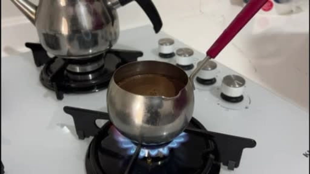 Kahramanmaraşlı depremzedeler yeni yılı Ebrar Sitesi'ndeki evlerinde karşıladı