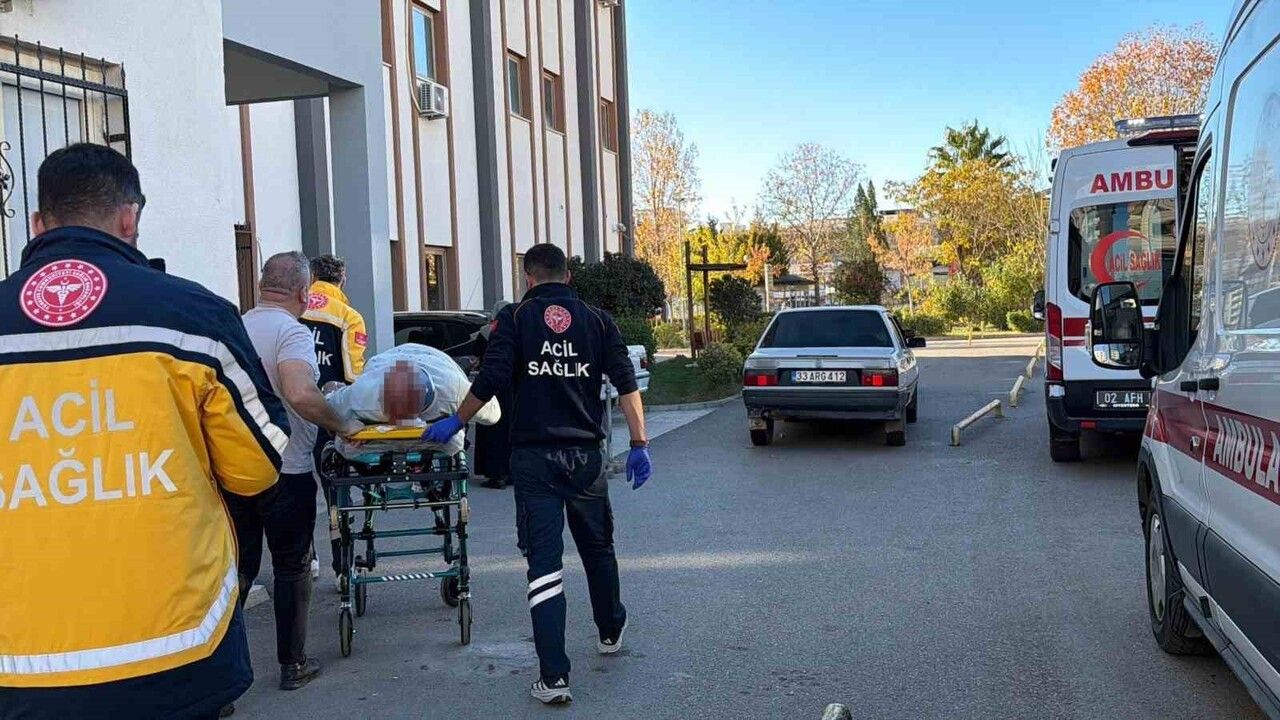 Kahta-Siverek yolunda minibüs ile otomobil çarpıştı: 5 kişi yaralandı