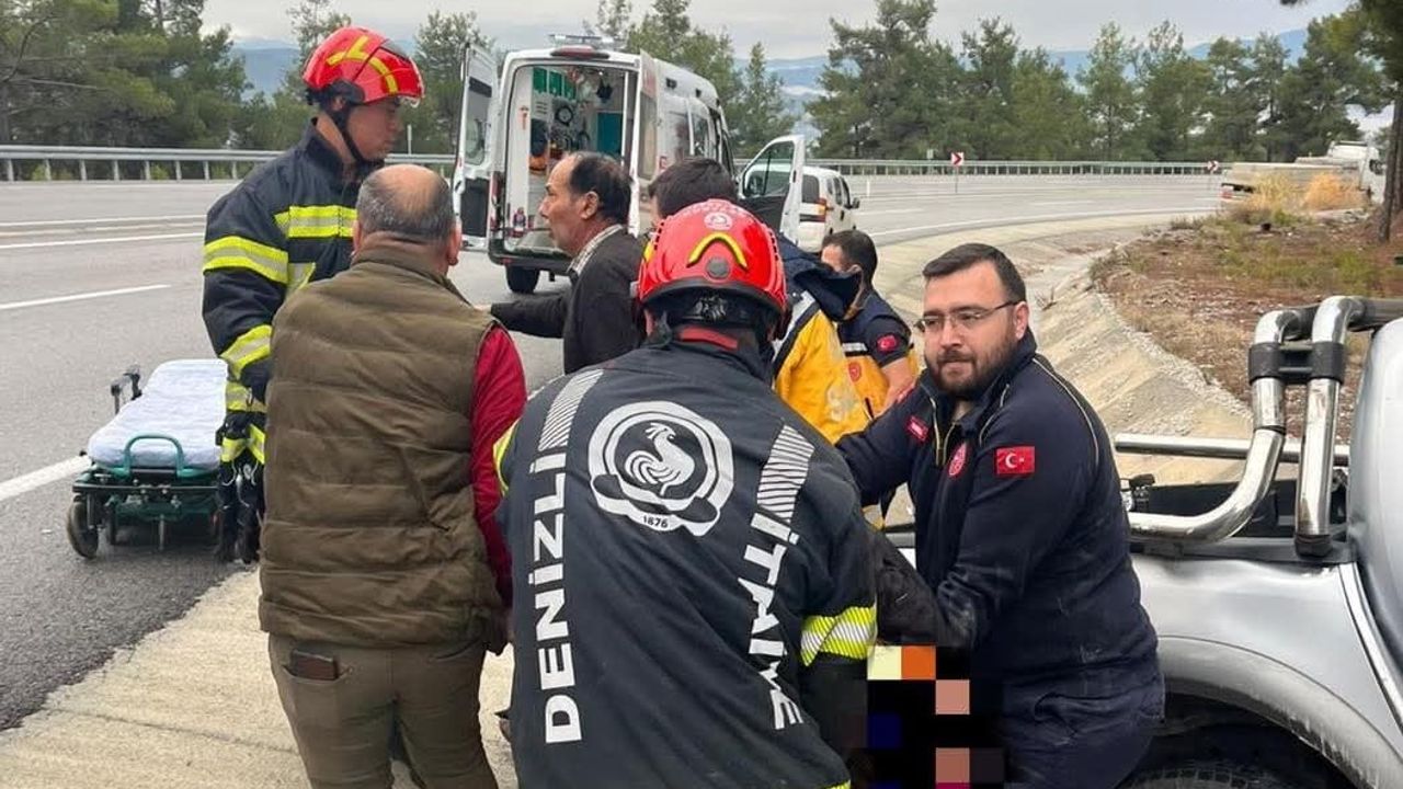 Kale'de otomobil ağaca çarptı: 1 ölü, 1 yaralı